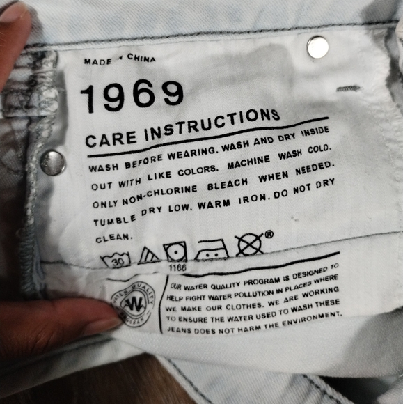 Gap 1969 Lightweight Casual Mid Rise Jean Beachie Light Blue Denim Shorts Size 0 - Picture 5 of 13